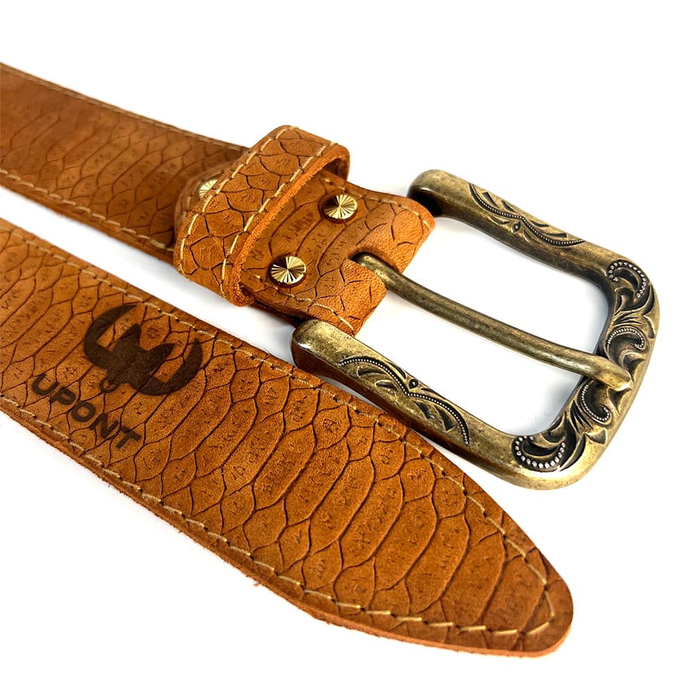 Ремень "Шепот Кобры" пряжка близко